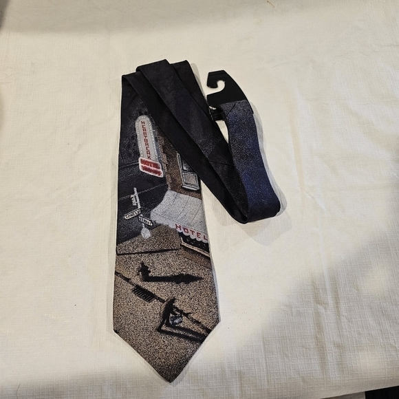 100% Italian silk tie from ELVIS PRESLEY collection Heartbreak Hotel Novelty. - Picture 2 of 7